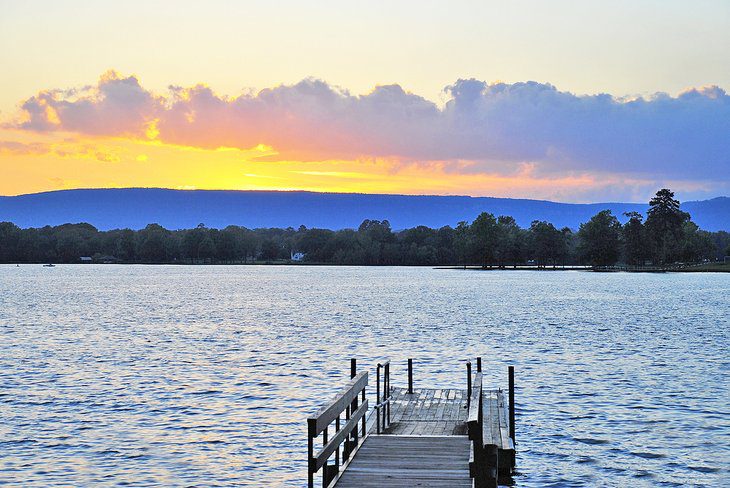 14 Best Lakes in Tennessee