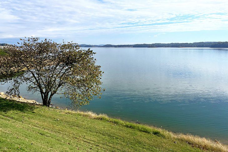 14 Best Lakes in Tennessee