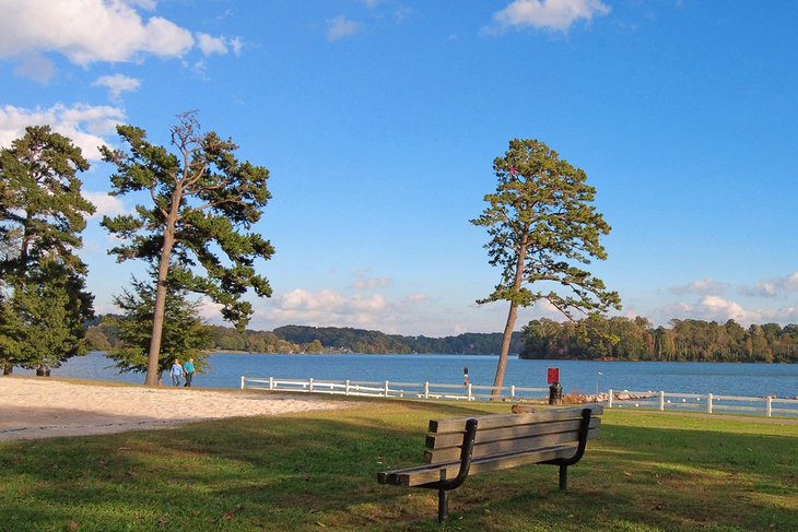 14 Best Lakes in Tennessee