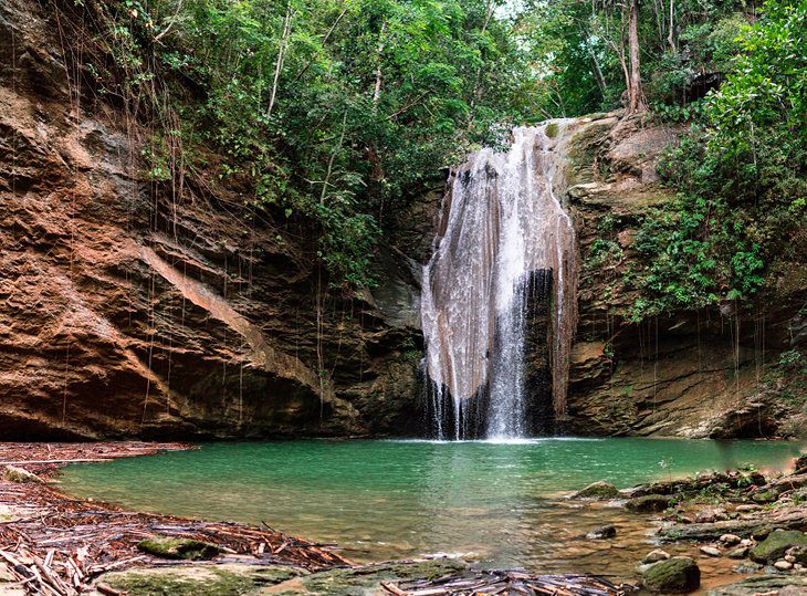 14 Best Waterfalls in Jamaica