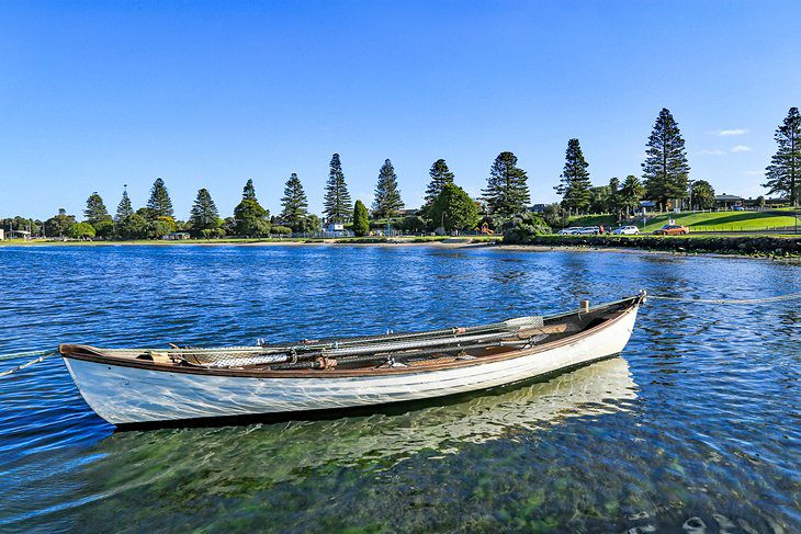 14 Top Attractions & Things to Do on the Great Ocean Road