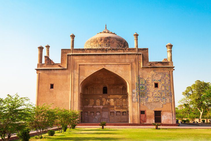 14 Top-Rated Attractions & Places to Visit in Agra