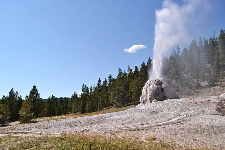 14 Top-Rated Hiking Trails in Yellowstone National Park