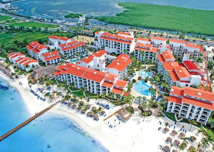 14 Top-Rated Resorts in Cancun for Families