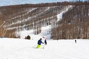 14 Top-Rated Ski Resorts in Ontario, 2023/24