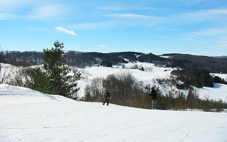 14 Top-Rated Ski Resorts in Ontario, 2023/24