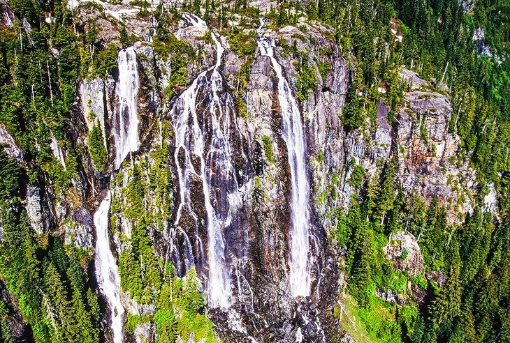 14 Top-Rated Waterfalls in Canada