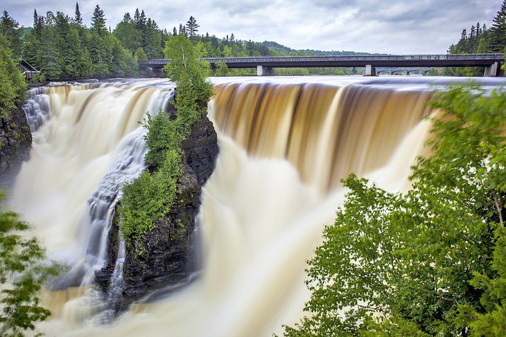 14 Top-Rated Waterfalls in Canada