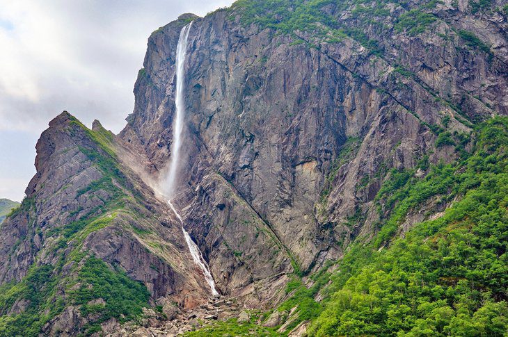 14 Top-Rated Waterfalls in Canada