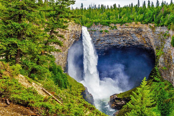 14 Top-Rated Waterfalls in Canada