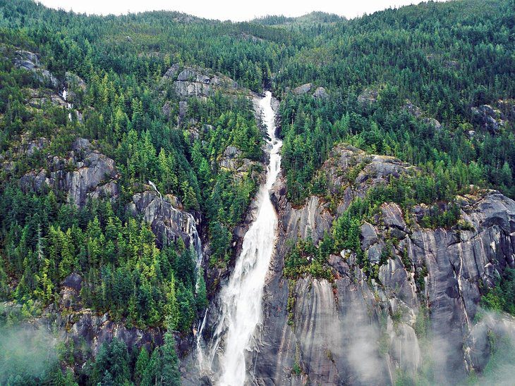 14 Top-Rated Waterfalls in Canada