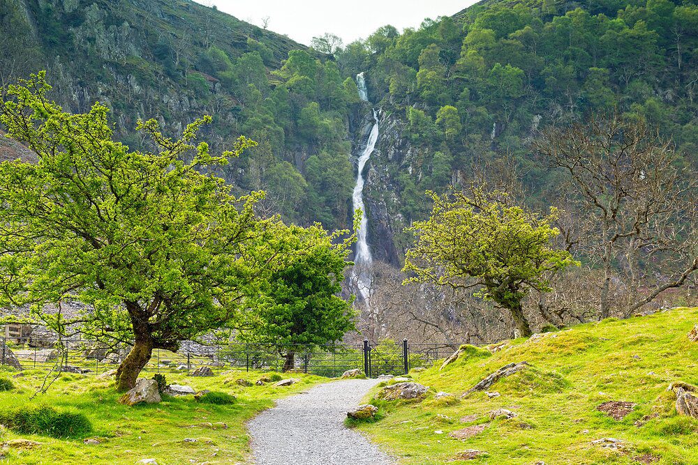 14 Top-Rated Waterfalls in Wales