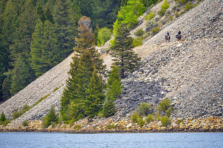 15 Best Lakes in Montana