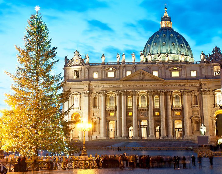 15 Best Places to Go for Christmas