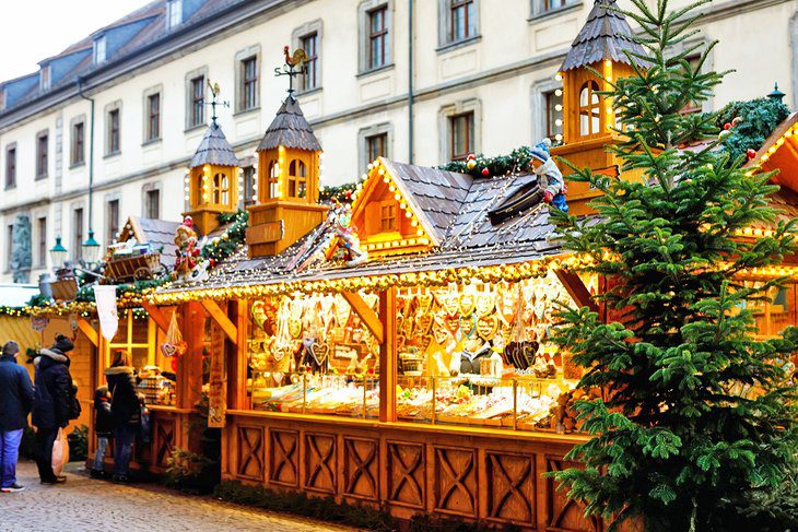 15 Best Places to Go for Christmas