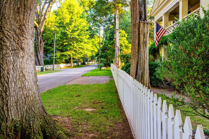 15 Top-Rated Small Towns in Alabama