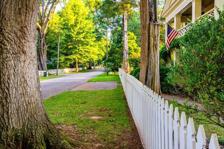 15 Top-Rated Small Towns in Alabama