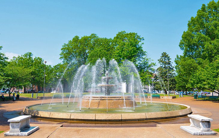 15 Top-Rated Small Towns in Alabama