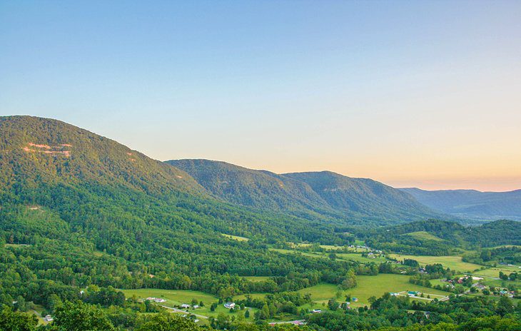 15 Top-Rated Small Towns in Virginia