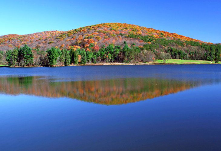 16 Best Drives to See Fall Foliage in New York