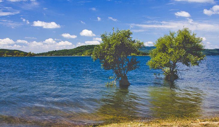 16 Best Lakes in Arkansas