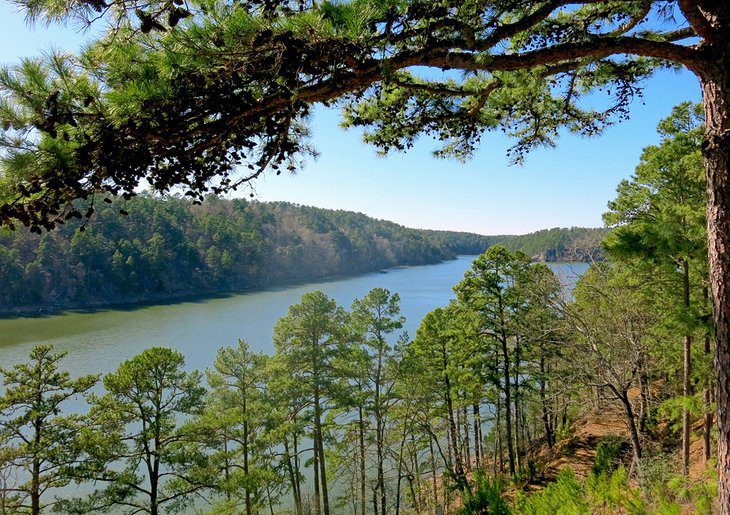 16 Best Lakes in Arkansas