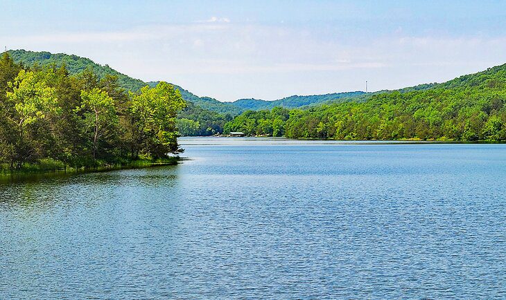 16 Best Lakes in Arkansas