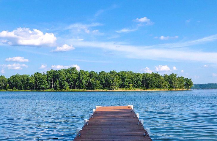 16 Best Lakes in Arkansas