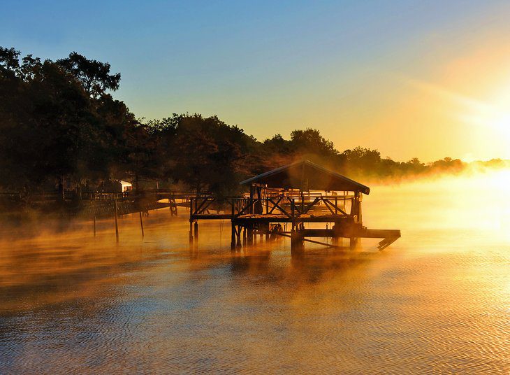 16 Best Lakes in Arkansas