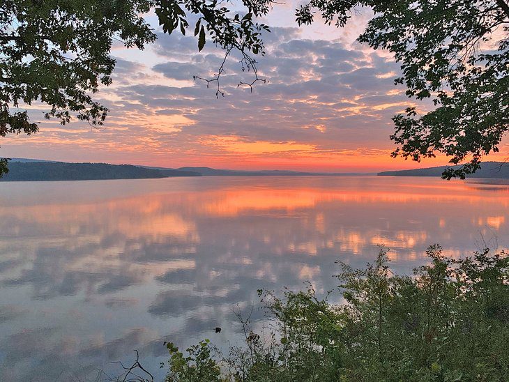 16 Best Lakes in Arkansas