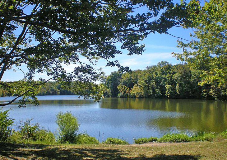 16 Best Lakes in Ohio: Swimming, Boating & Fishing