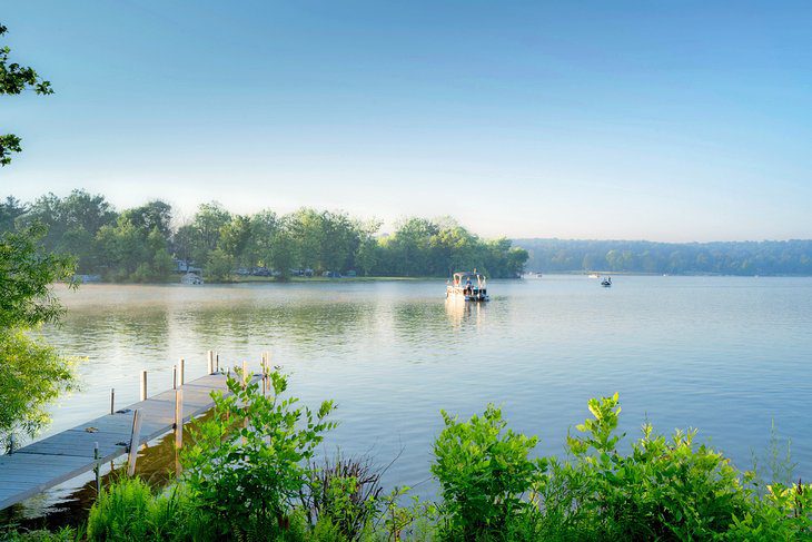 16 Best Lakes in Ohio: Swimming, Boating & Fishing