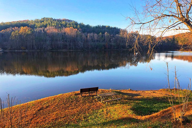 16 Best Lakes in Ohio: Swimming, Boating & Fishing