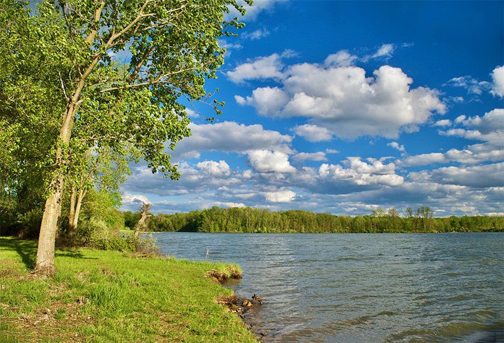 16 Best Lakes in Ohio: Swimming, Boating & Fishing