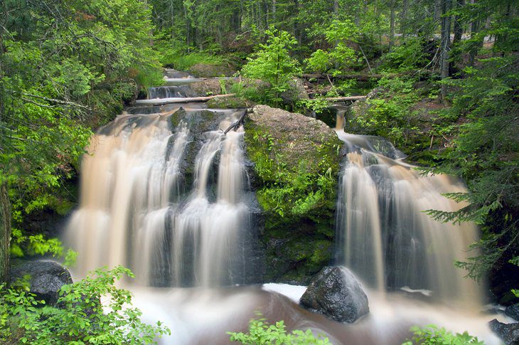 16 Best Waterfalls in Wisconsin