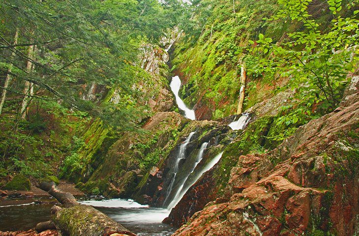 16 Best Waterfalls in Wisconsin