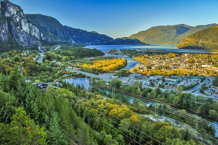 16 Top-Rated Small Towns in Canada