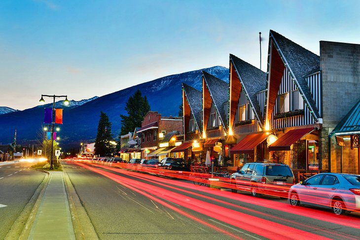 16 Top-Rated Small Towns in Canada