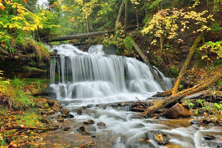 16 Top-Rated Waterfalls in Michigan