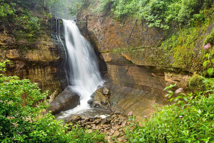 16 Top-Rated Waterfalls in Michigan