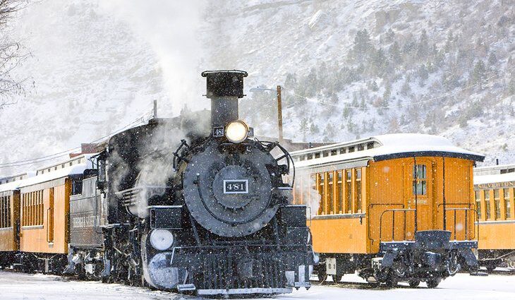 17 Best Christmas Towns in Colorado