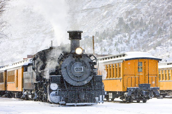 17 Best Christmas Towns in Colorado