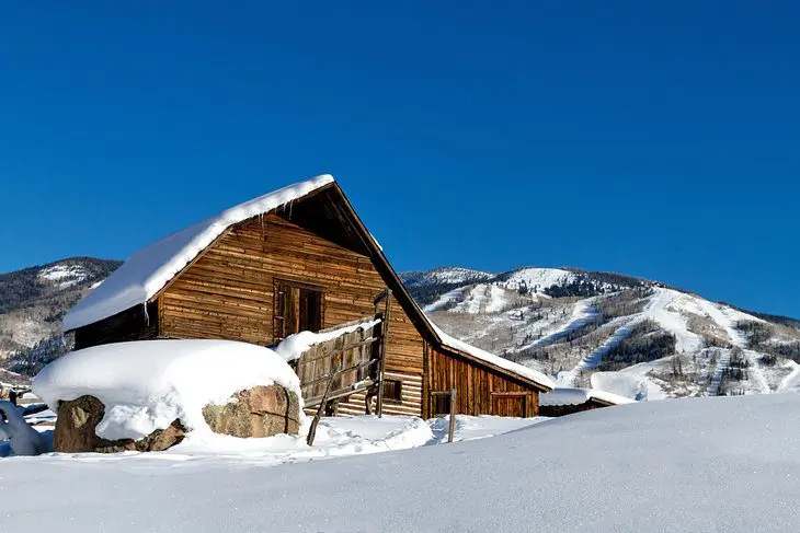 17 Best Christmas Towns in Colorado