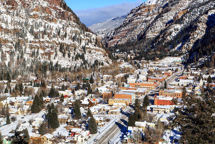 17 Best Christmas Towns in Colorado