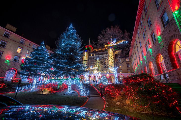 17 Best Christmas Towns in Colorado