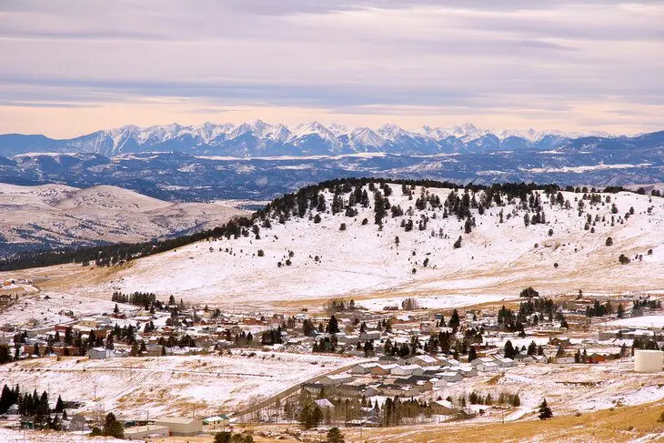 17 Best Christmas Towns in Colorado