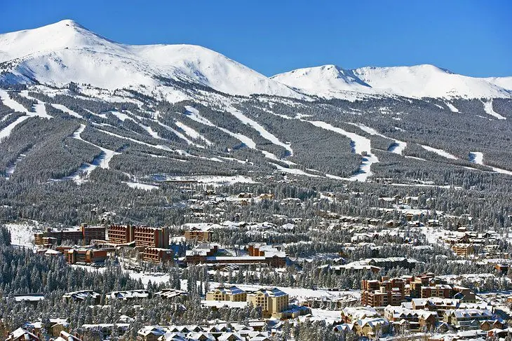 17 Best Christmas Towns in Colorado