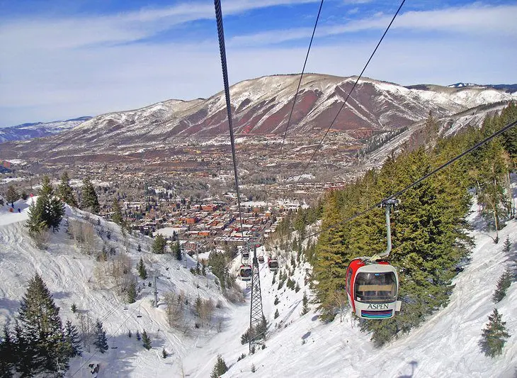 17 Best Christmas Towns in Colorado