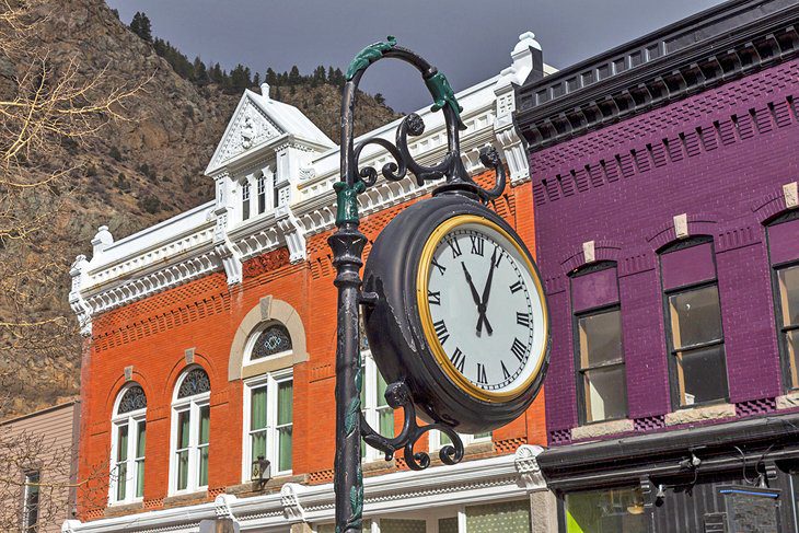 17 Best Christmas Towns in Colorado