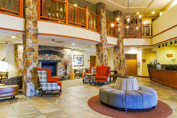 17 Best Places to Stay at Glacier National Park, MT